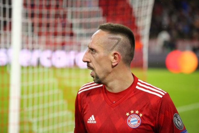 两名稳定的 两名稳定的